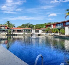 15315 Loch Isle Dr W in Miami Lakes, FL - Building Photo - Building Photo