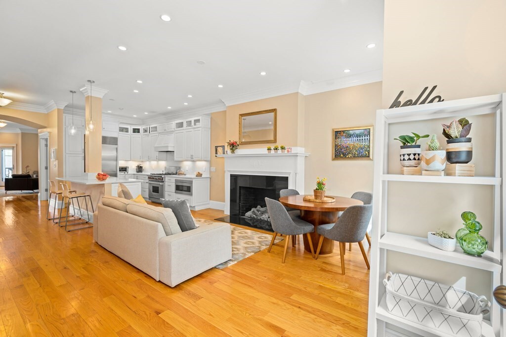 322 Tappan St, Unit 322 in Brookline, MA - Building Photo