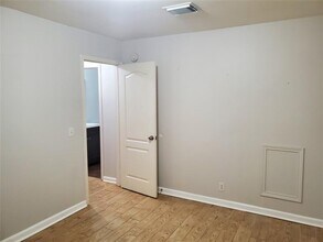 2305 E Riviera Dr in Cedar Park, TX - Building Photo - Building Photo