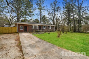 2463 Yolanda Trail in Ellenwood, GA - Building Photo