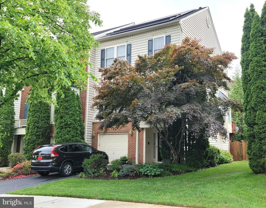 12 Rockingham Ct in Germantown, MD - Building Photo