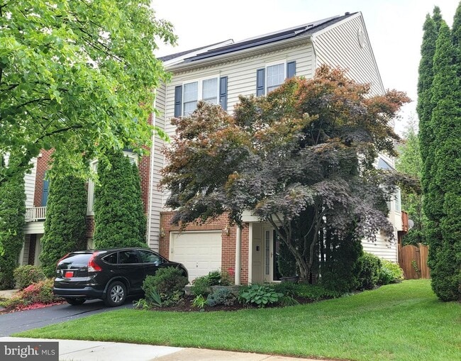 property at 12 Rockingham Ct