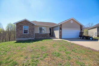 116 Pioneer Ct in Waynesville, MO - Building Photo - Building Photo