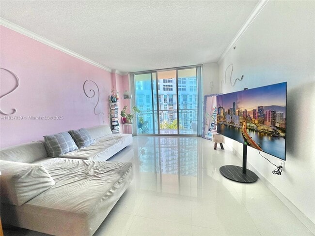 2000 N Bayshore Dr, Unit 906 in Miami, FL - Foto de edificio - Building Photo
