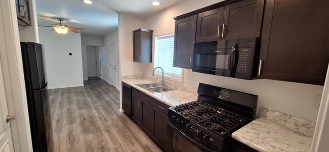 4487 E Lake Mead Blvd in Las Vegas, NV - Building Photo - Building Photo