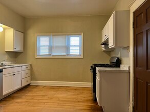 333 E Lincoln Ave, Unit LOWER in Milwaukee, WI - Foto de edificio - Building Photo