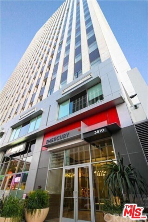 3810 Wilshire Blvd in Los Angeles, CA - Building Photo