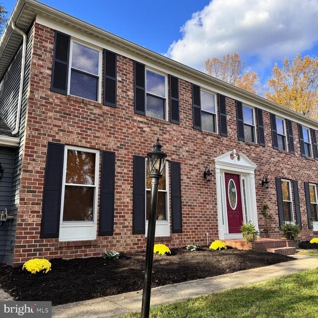 property at 915 Cypress Point Cir