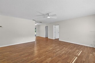 423 E 10th Ave in Mount Dora, FL - Building Photo - Building Photo