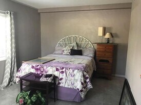 438 N 7th St in Fort Pierce, FL - Building Photo