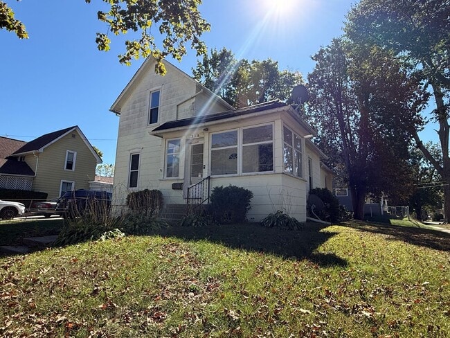 319 Douglas St in Jackson, MI - Building Photo - Building Photo