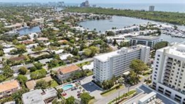 2555 NE 11th St, Unit 209 in Fort Lauderdale, FL - Building Photo - Building Photo