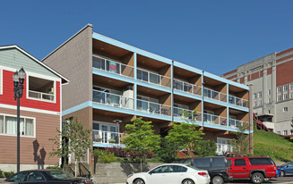 Hallmark Apartments in Tacoma, WA - Building Photo