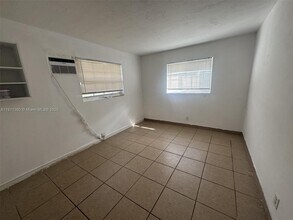 923 SE 2nd Ave-Unit -3 in Hallandale Beach, FL - Building Photo - Building Photo