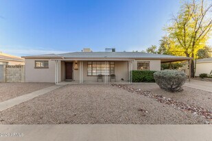 2013 W San Juan Ave in Phoenix, AZ - Building Photo