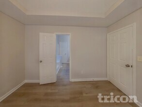 5813 Wellborn Creek Dr in Lithonia, GA - Foto de edificio - Building Photo