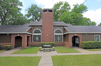 University Club Apartments in Waco, TX - Foto de edificio - Building Photo