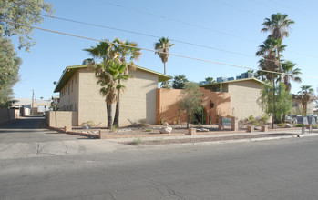 Solera Apartments in Tucson, AZ - Building Photo - Building Photo