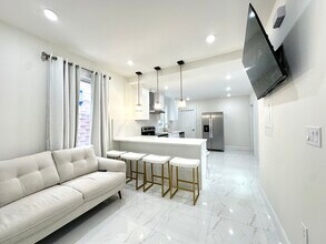 11 Burrell St, Unit 1 in Boston, MA - Building Photo - Building Photo