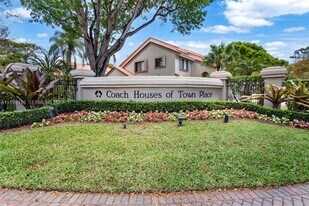 5800 Coach House Cir in Boca Raton, FL - Building Photo