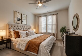 Portrait Midtown in Carmel, IN - Foto de edificio - Building Photo