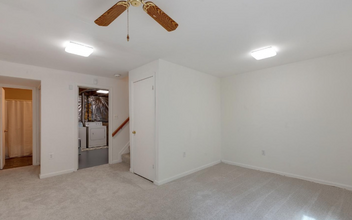 15357 Gatehouse Terrace in Woodbridge, VA - Building Photo - Building Photo