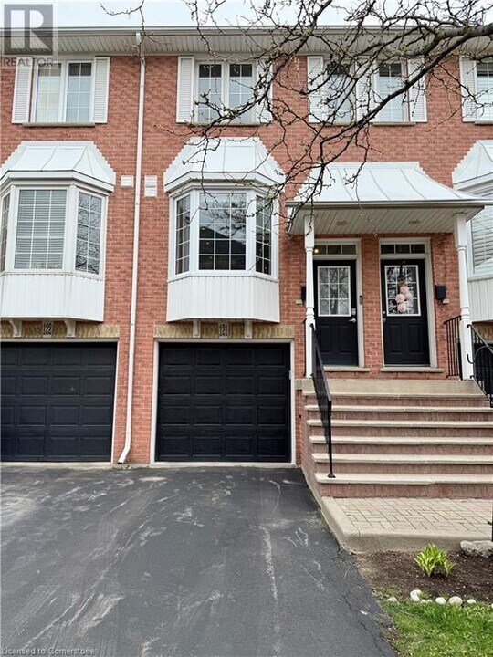 3480 Upper Middle Rd in Burlington, ON - Building Photo