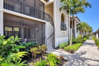 5624 Palmer Cir in Bradenton, FL - Foto de edificio - Building Photo