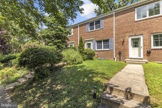 38 E Rosemont Ave in Alexandria, VA - Building Photo - Building Photo
