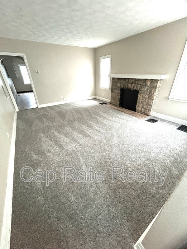 1366 Duxberry Ave in Columbus, OH - Building Photo - Building Photo