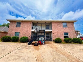 303 S 42nd St in Killeen, TX - Building Photo