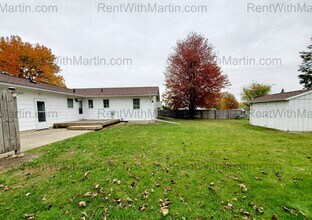 5837 Applewood Dr in Waterloo, IA - Building Photo - Building Photo