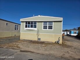 469 S Green St in Tuckerton, NJ - Building Photo