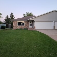 761 Trailsway Ln in Neenah, WI - Building Photo - Building Photo