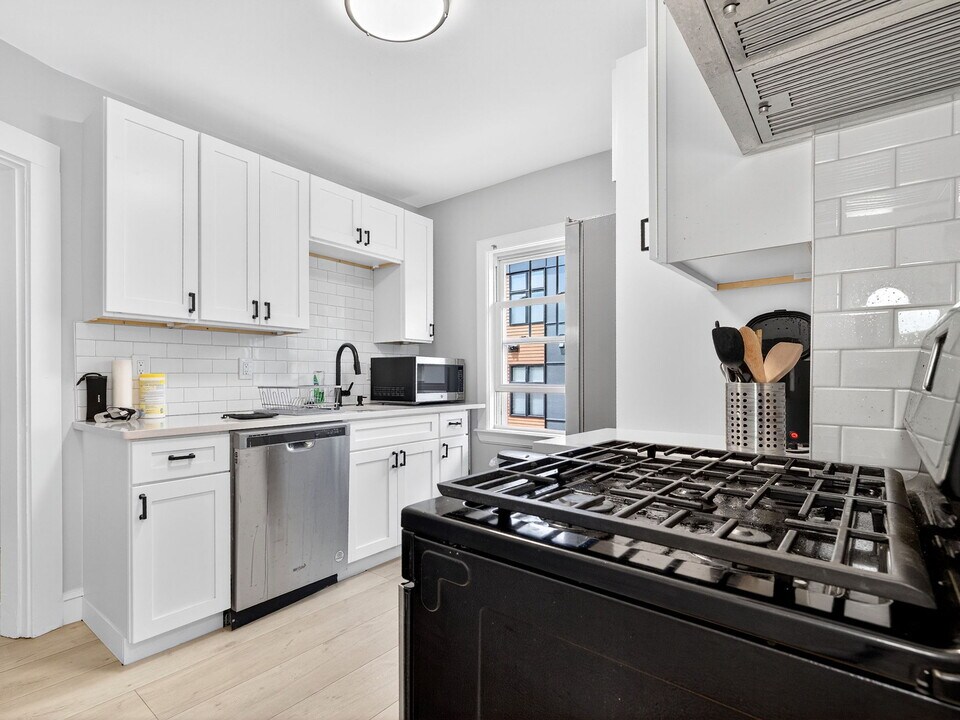 256 Main St, Unit 2 in Medford, MA - Building Photo