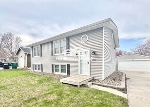 2522 NW 14th St in Ankeny, IA - Foto de edificio - Building Photo