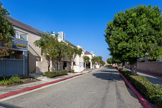 Lido Apartments - 101-197 N Ridgeway in Anaheim, CA - Building Photo - Building Photo