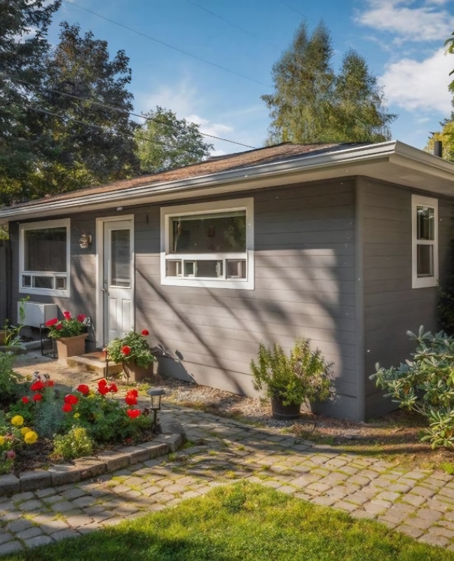 property at 1410 E Ash Ave