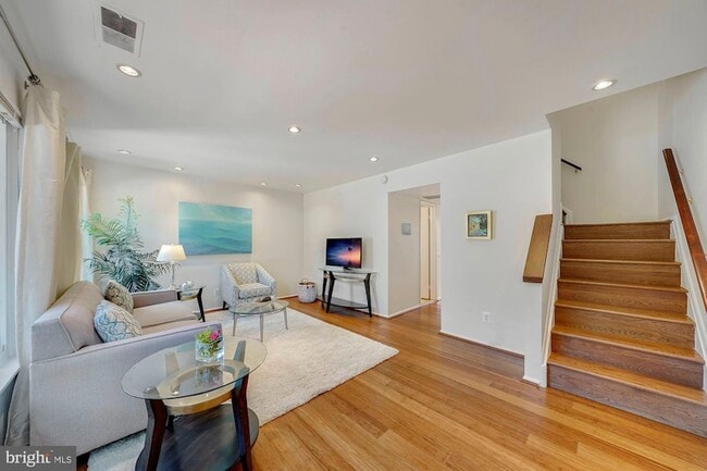 1701 Westwind Way in McLean, VA - Building Photo - Building Photo