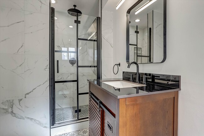 17095 Kingsbury St in Los Angeles, CA - Foto de edificio - Building Photo