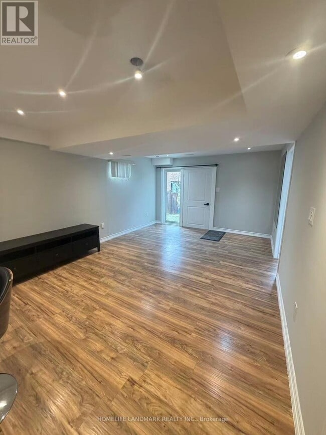 74 Herefordshire Cres in Newmarket, ON - Building Photo - Building Photo