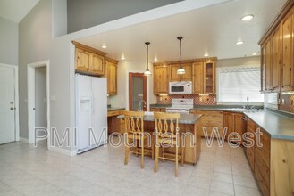 144 S Mountain Rd in Fruit Heights, UT - Foto de edificio - Building Photo