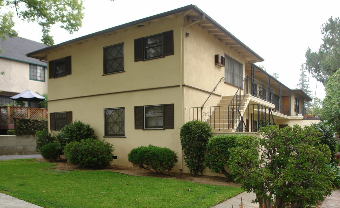160 Sierra Bonita Ave in Pasadena, CA - Foto de edificio