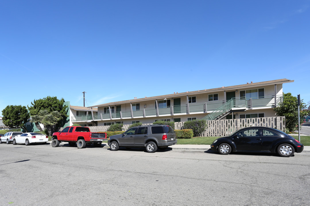 Fashion Park Apartments in Oxnard, CA - Building Photo