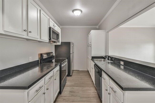 329 E Washington Ave in Navasota, TX - Building Photo - Building Photo