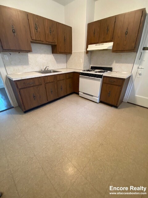 87 Winchester St, Unit 5 in Brookline, MA - Foto de edificio - Building Photo