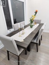 4010 Parkside Village Dr in Mississauga, ON - Building Photo - Building Photo