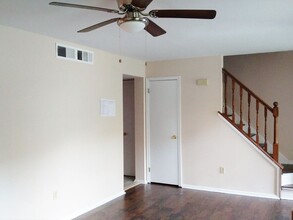 6 Brearly Dr in Sicklerville, NJ - Foto de edificio - Building Photo