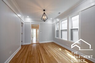 3055 N Kimball Ave, Unit 2 in Chicago, IL - Building Photo