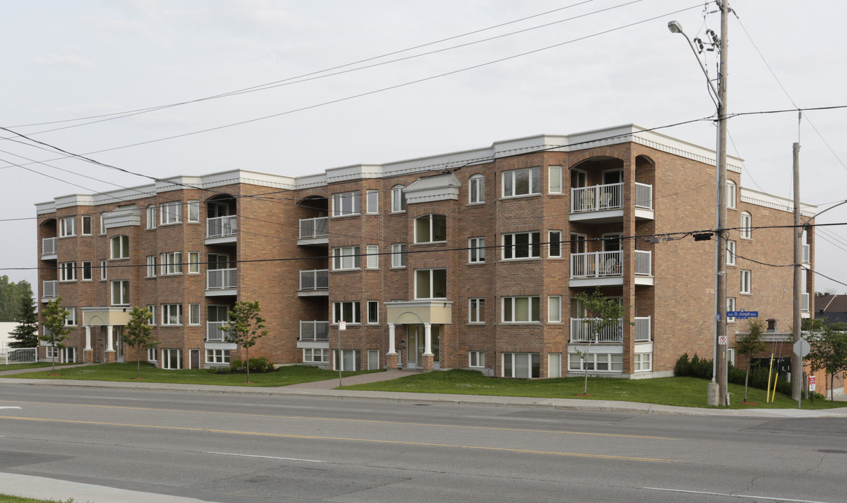 1931 St Joseph Blvd in Ottawa, ON - Building Photo